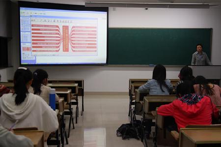 红色的党，我们向你看齐