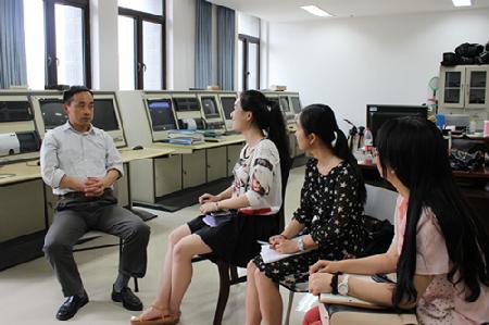 王胜平老师接受现金网
新闻记者采访